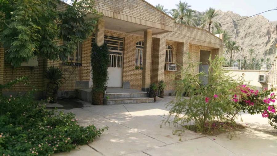 نمای بیرونی ساختمان کتابخانه